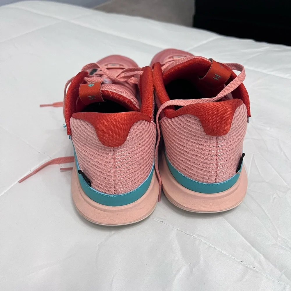 Nike - Picture 2 of 5